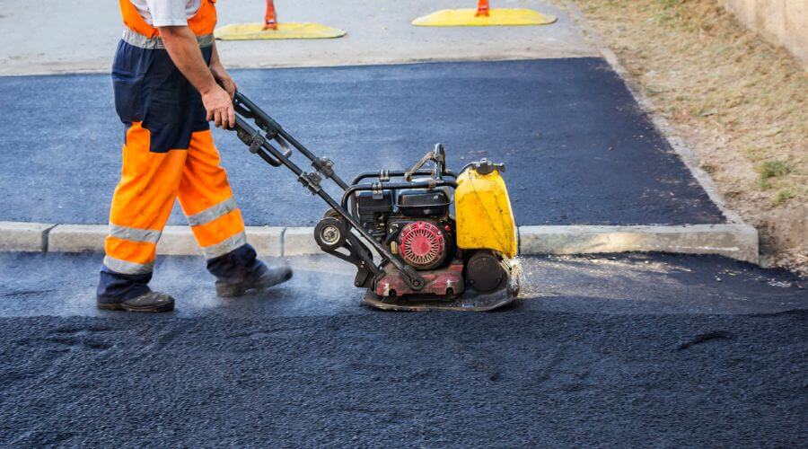 Professional gutter cleaning in Caulfield, MO